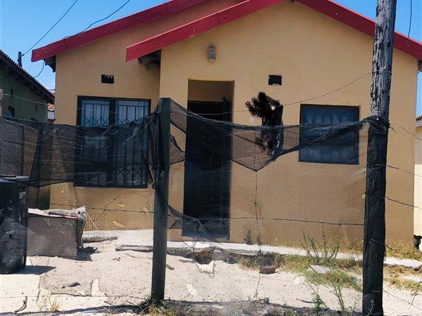 2 Bedroom Property for Sale in Umrhabulo Triangle Western Cape